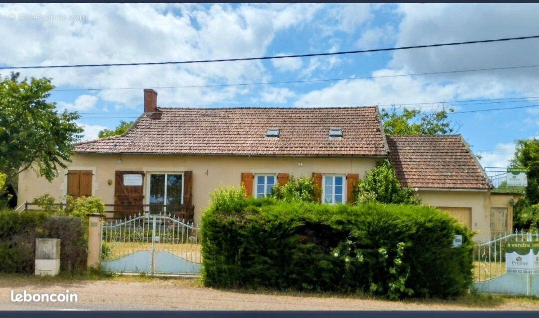 Maison à SAINT-FORGEOT