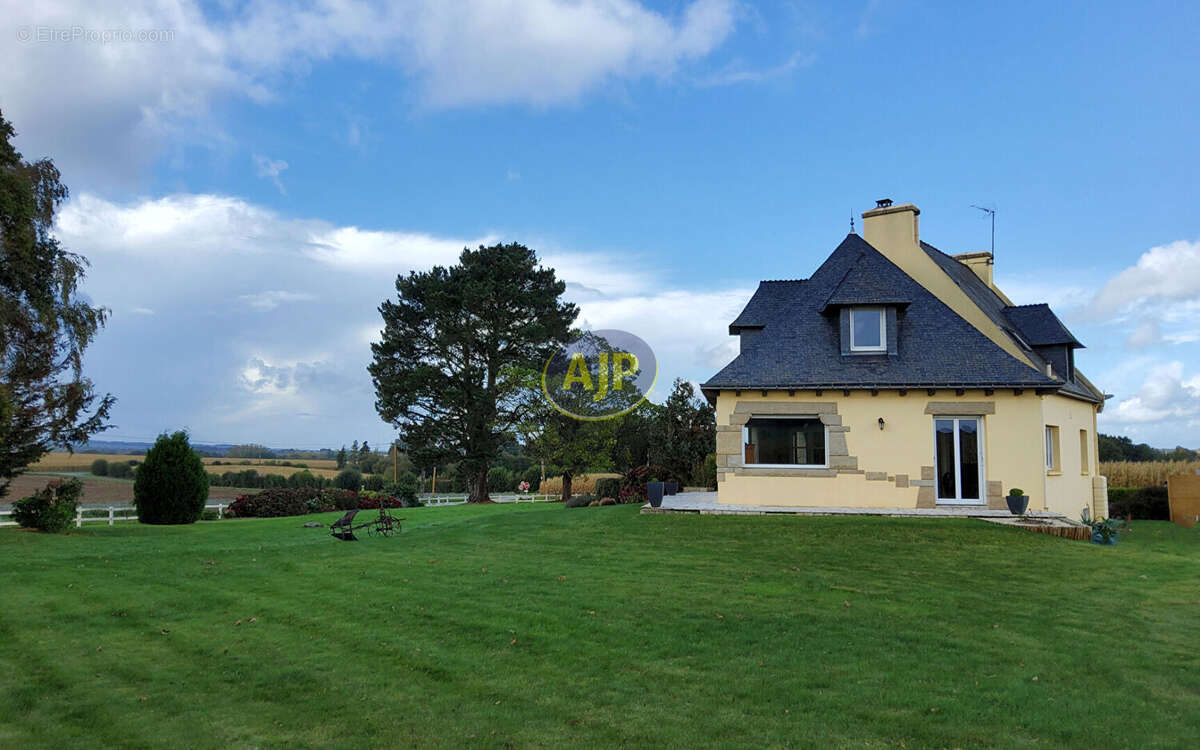 Maison à NOYAL-PONTIVY