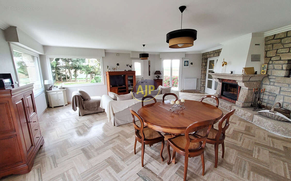 Maison à NOYAL-PONTIVY