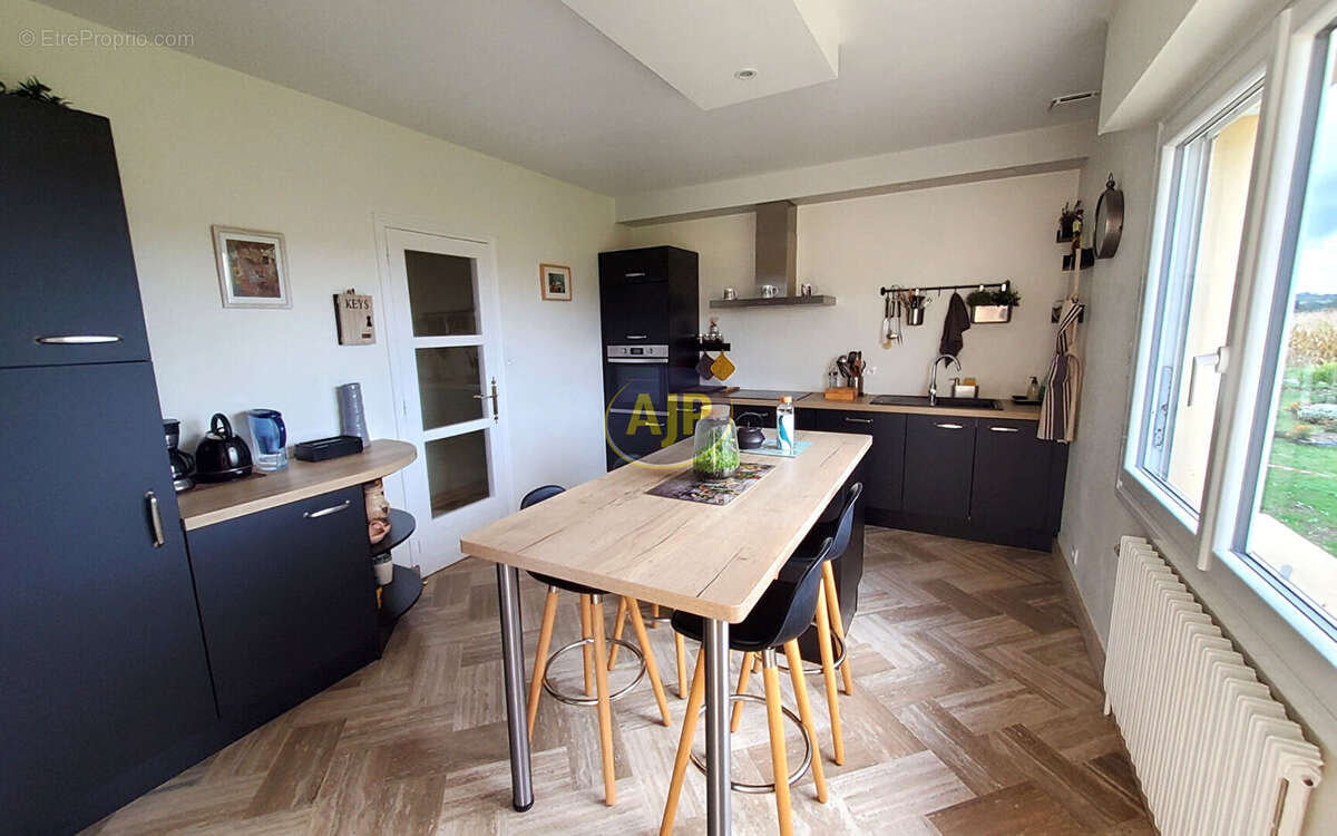 Maison à NOYAL-PONTIVY