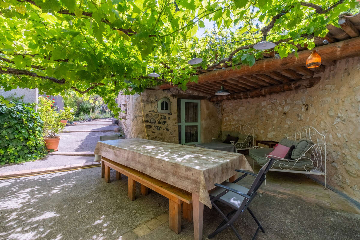 Maison à MONTBRUN-LES-BAINS