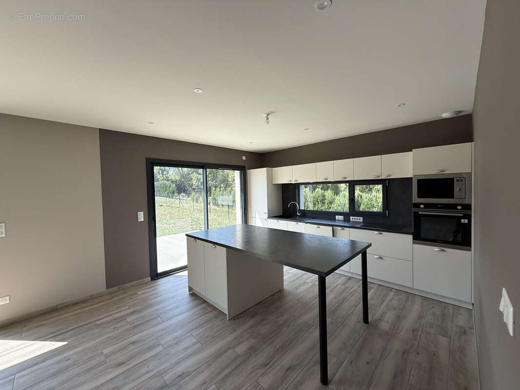 Maison à SAINT-JULIEN-CHAPTEUIL