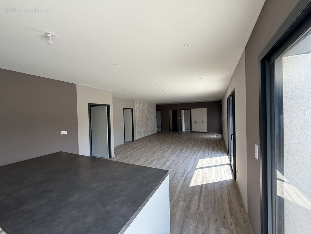 Maison à SAINT-JULIEN-CHAPTEUIL