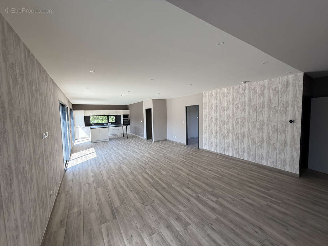 Maison à SAINT-JULIEN-CHAPTEUIL