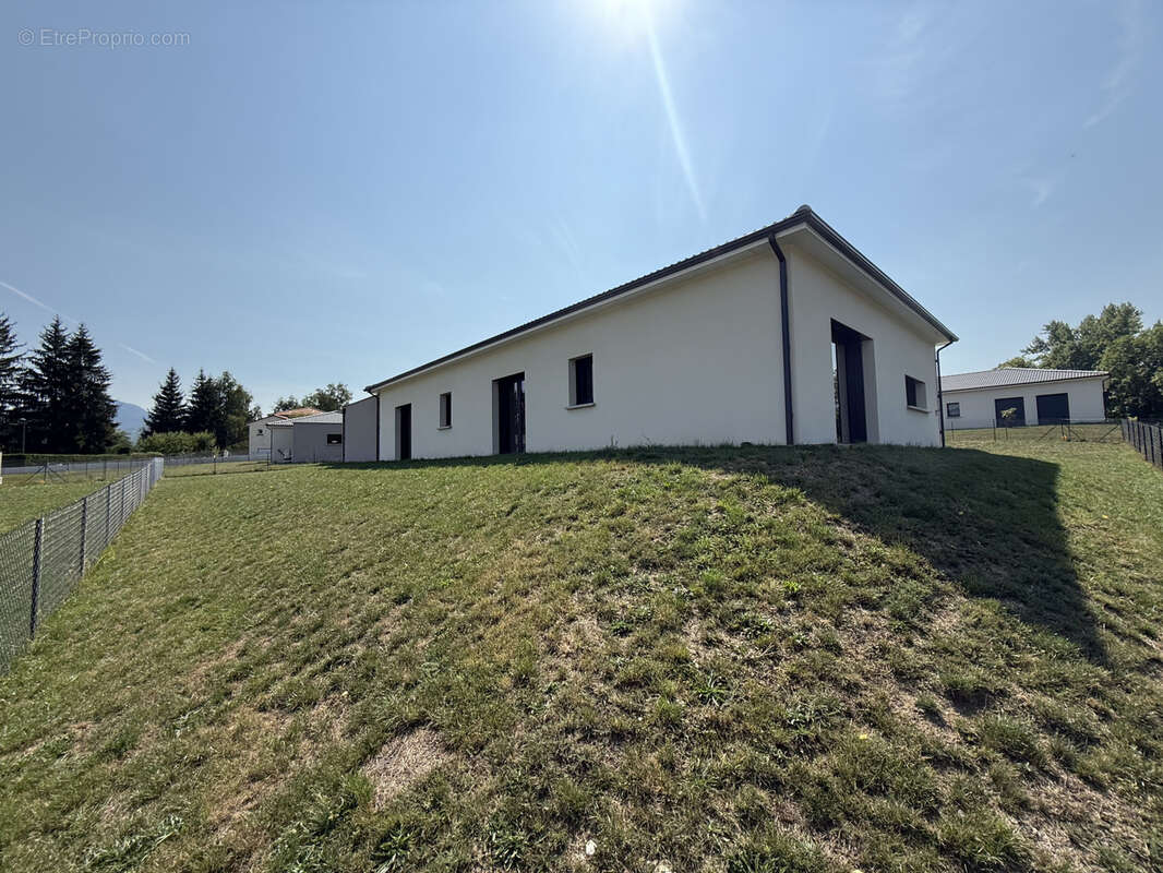 Maison à SAINT-JULIEN-CHAPTEUIL