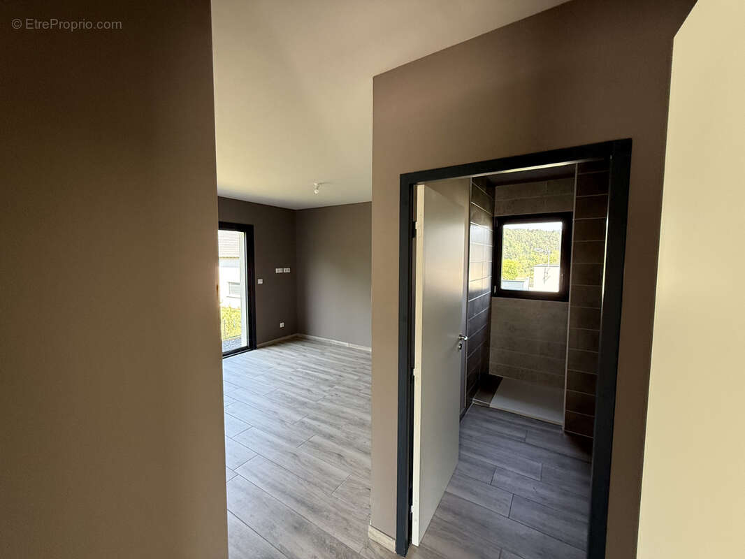 Maison à SAINT-JULIEN-CHAPTEUIL