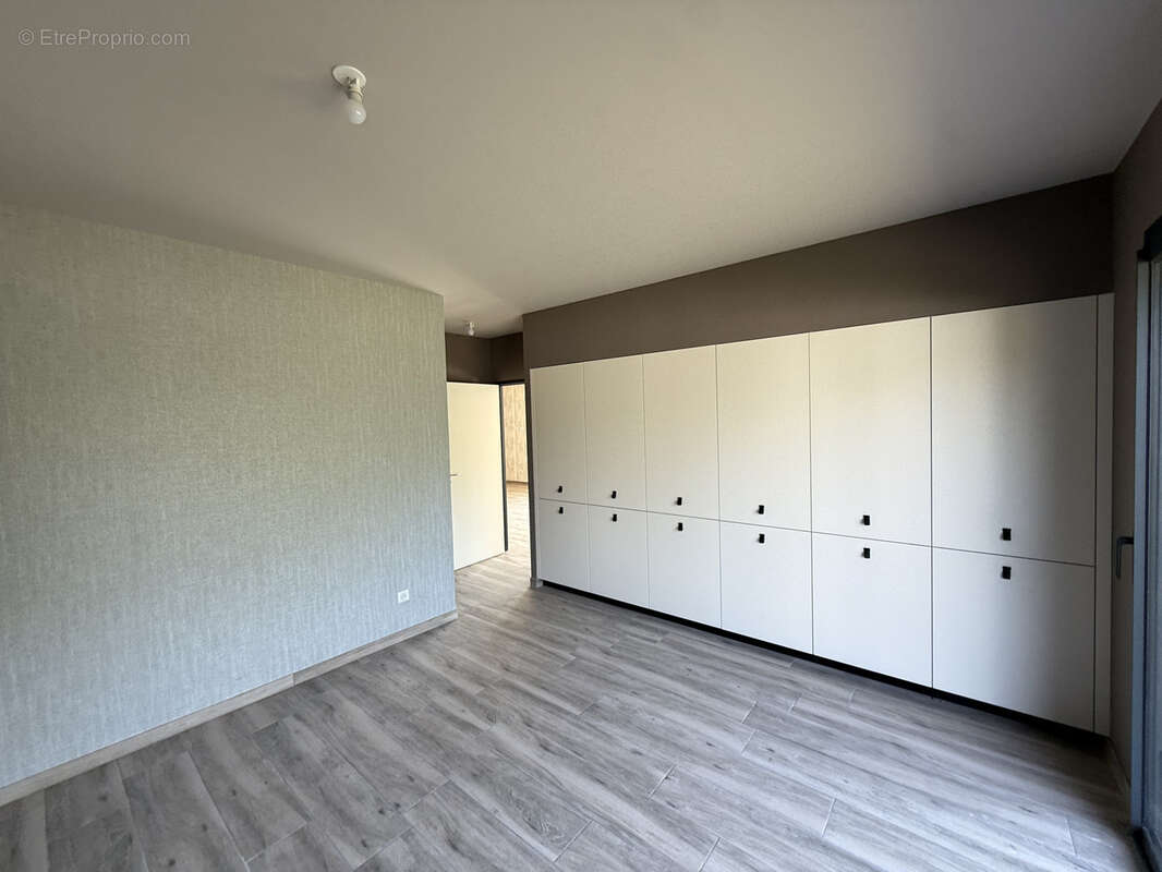 Maison à SAINT-JULIEN-CHAPTEUIL