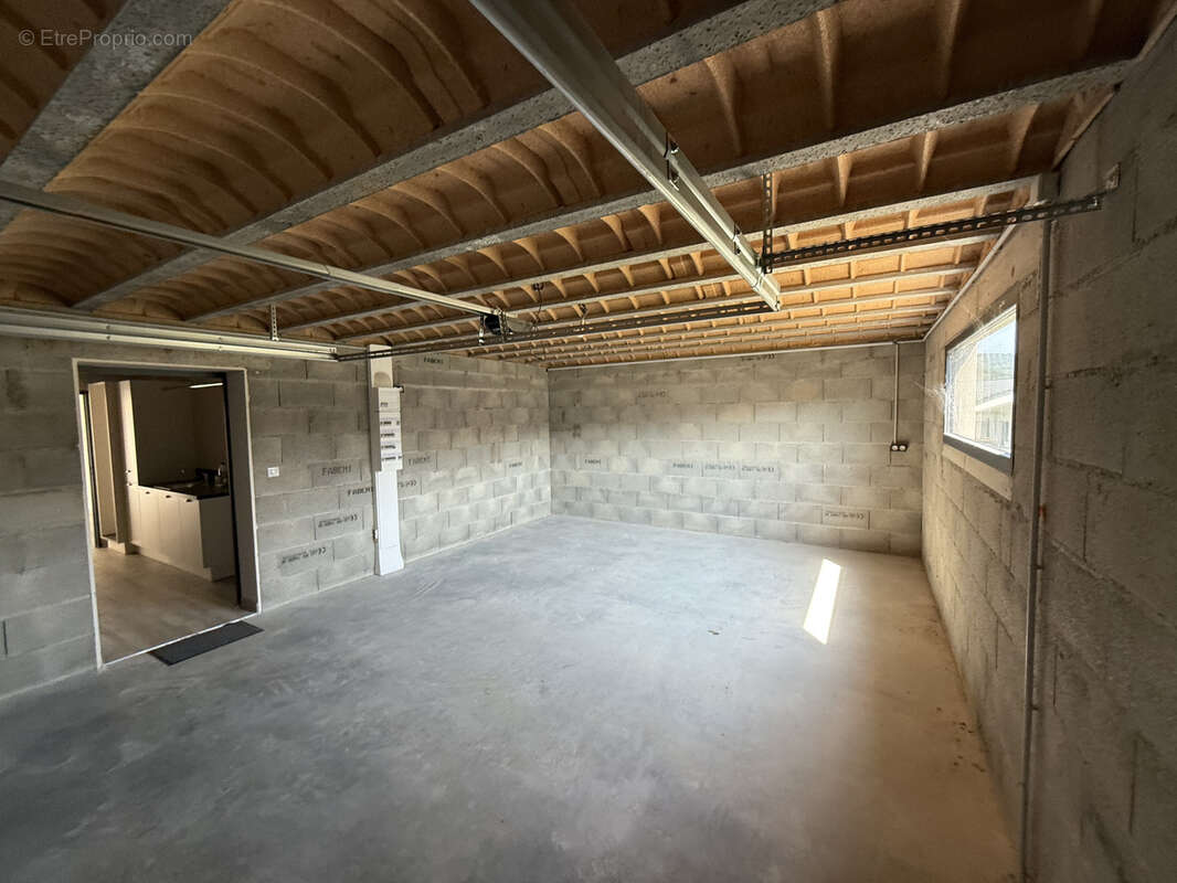 Maison à SAINT-JULIEN-CHAPTEUIL