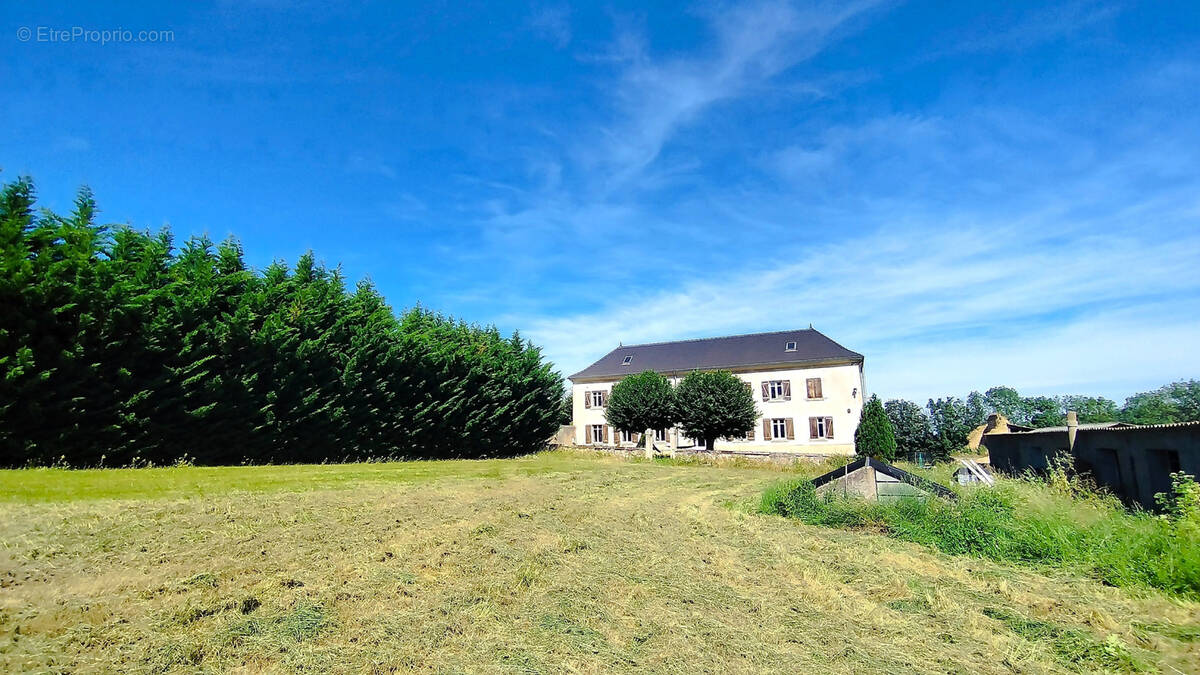 Maison à SAINT-VINCENT-DE-BOISSET