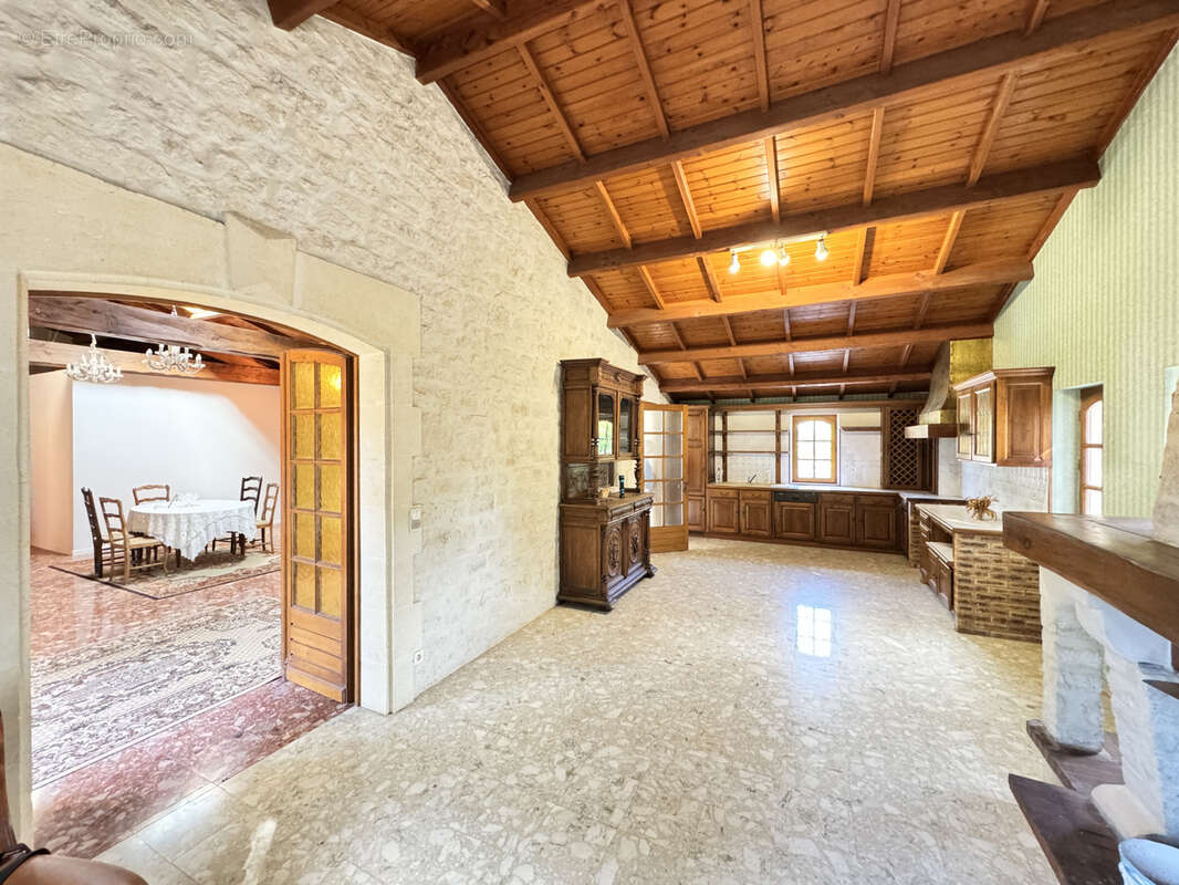 Maison à BARBEZIEUX-SAINT-HILAIRE