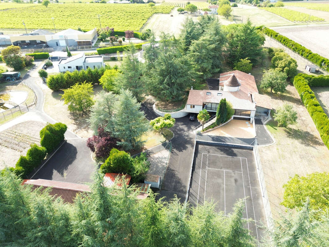 Maison à BARBEZIEUX-SAINT-HILAIRE