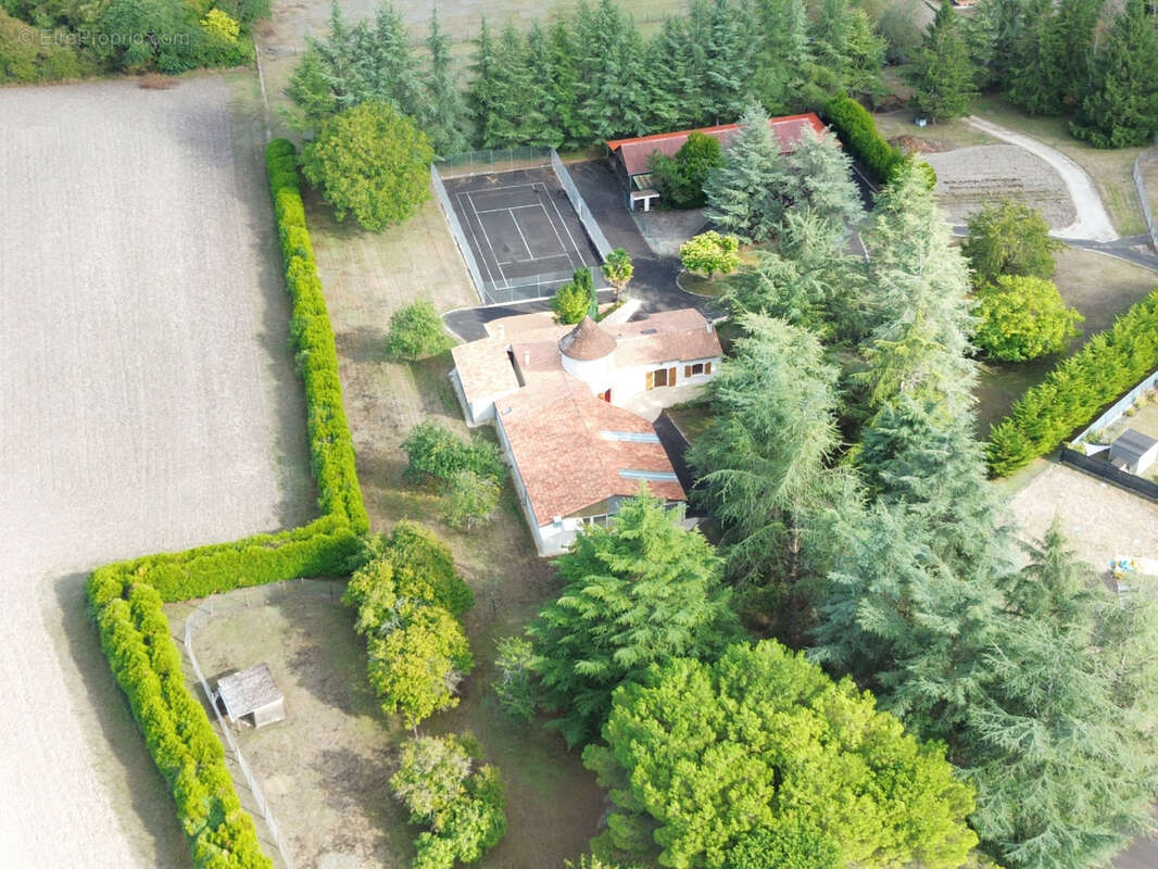 Maison à BARBEZIEUX-SAINT-HILAIRE