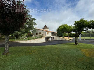 Maison à BARBEZIEUX-SAINT-HILAIRE