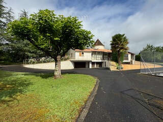 Maison à BARBEZIEUX-SAINT-HILAIRE