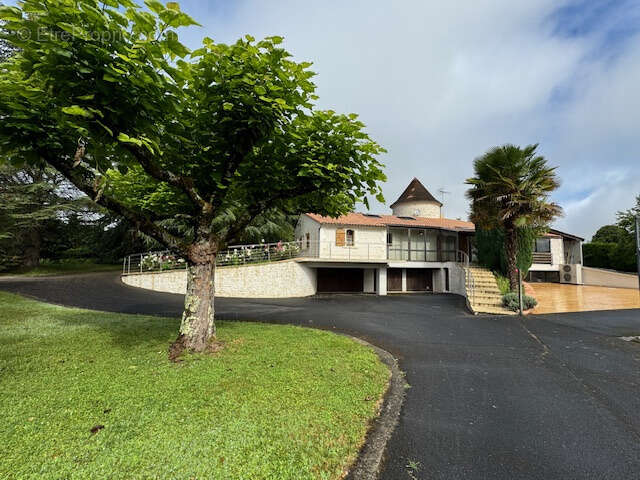 Maison à BARBEZIEUX-SAINT-HILAIRE