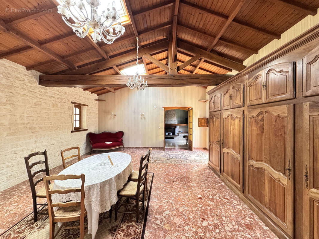 Maison à BARBEZIEUX-SAINT-HILAIRE