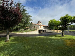 Maison à BARBEZIEUX-SAINT-HILAIRE