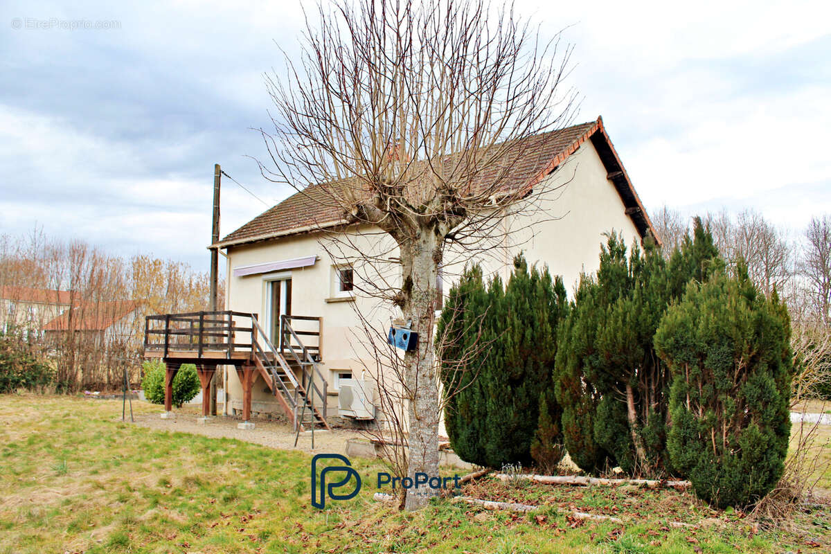 Maison à CHAPDES-BEAUFORT