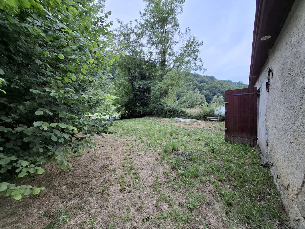 Maison à LAGUINGE-RESTOUE