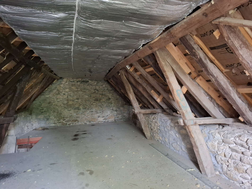 Maison à LAGUINGE-RESTOUE