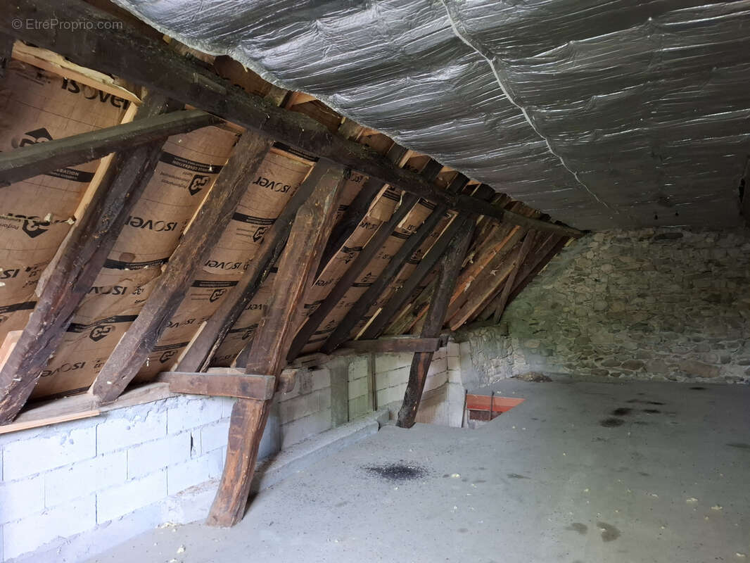 Maison à LAGUINGE-RESTOUE