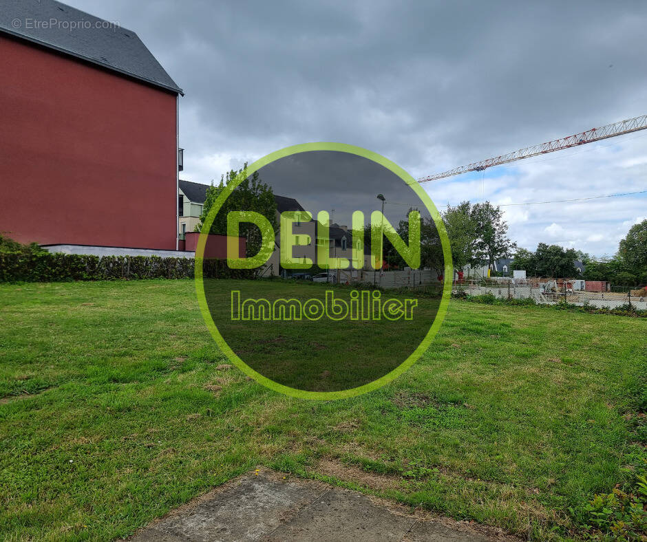 Terrain à SAINT-ERBLON