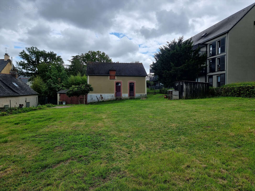 Terrain à SAINT-ERBLON