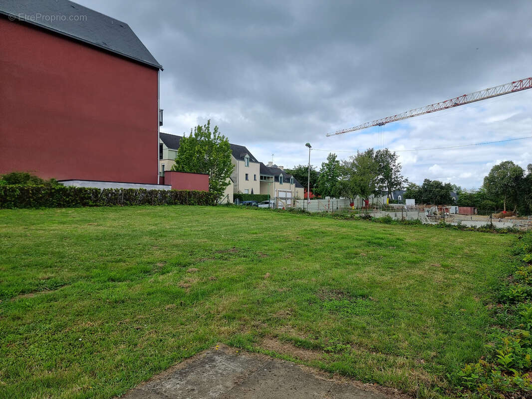 Terrain à SAINT-ERBLON