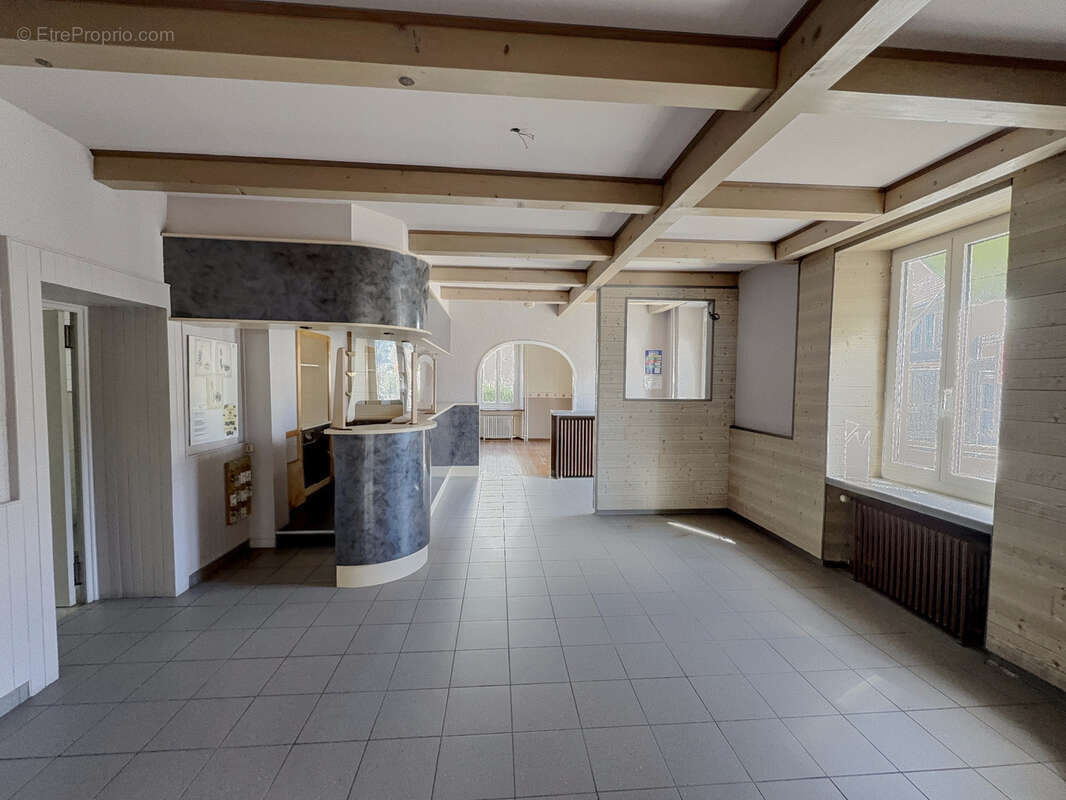 Commerce à PONT-DE-ROIDE