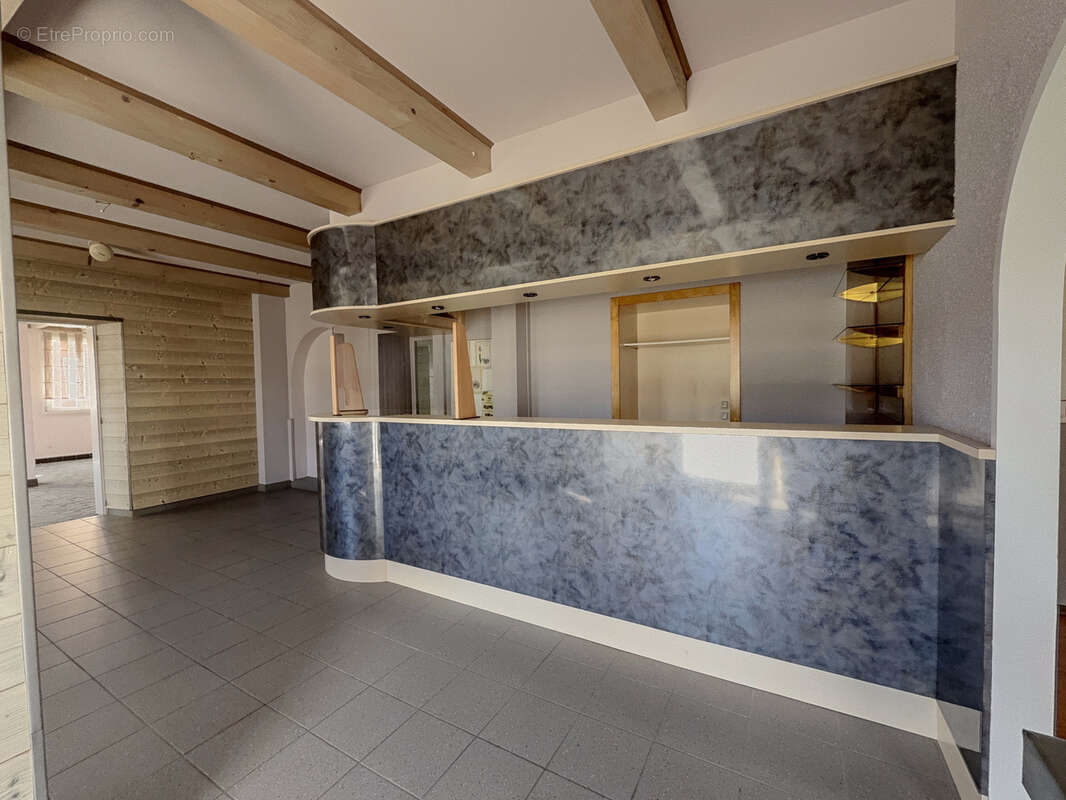 Commerce à PONT-DE-ROIDE