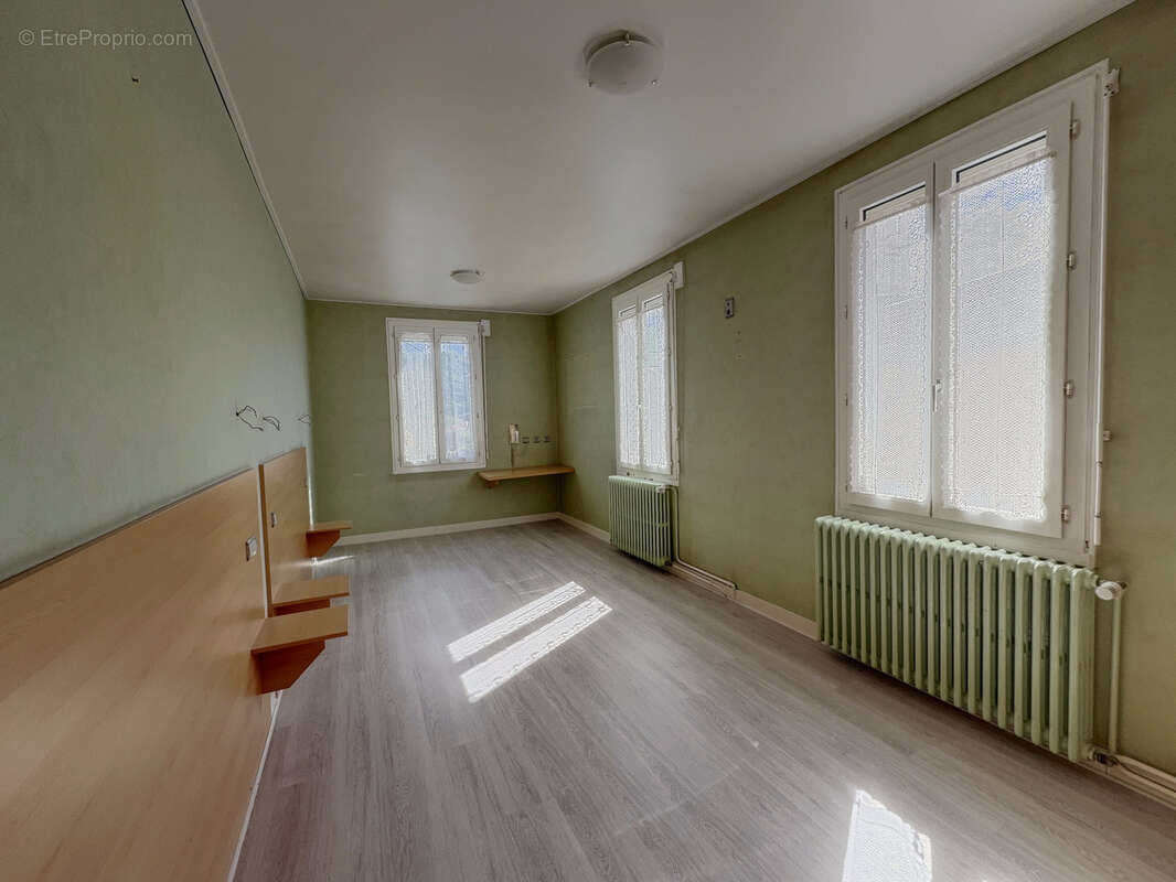 Commerce à PONT-DE-ROIDE