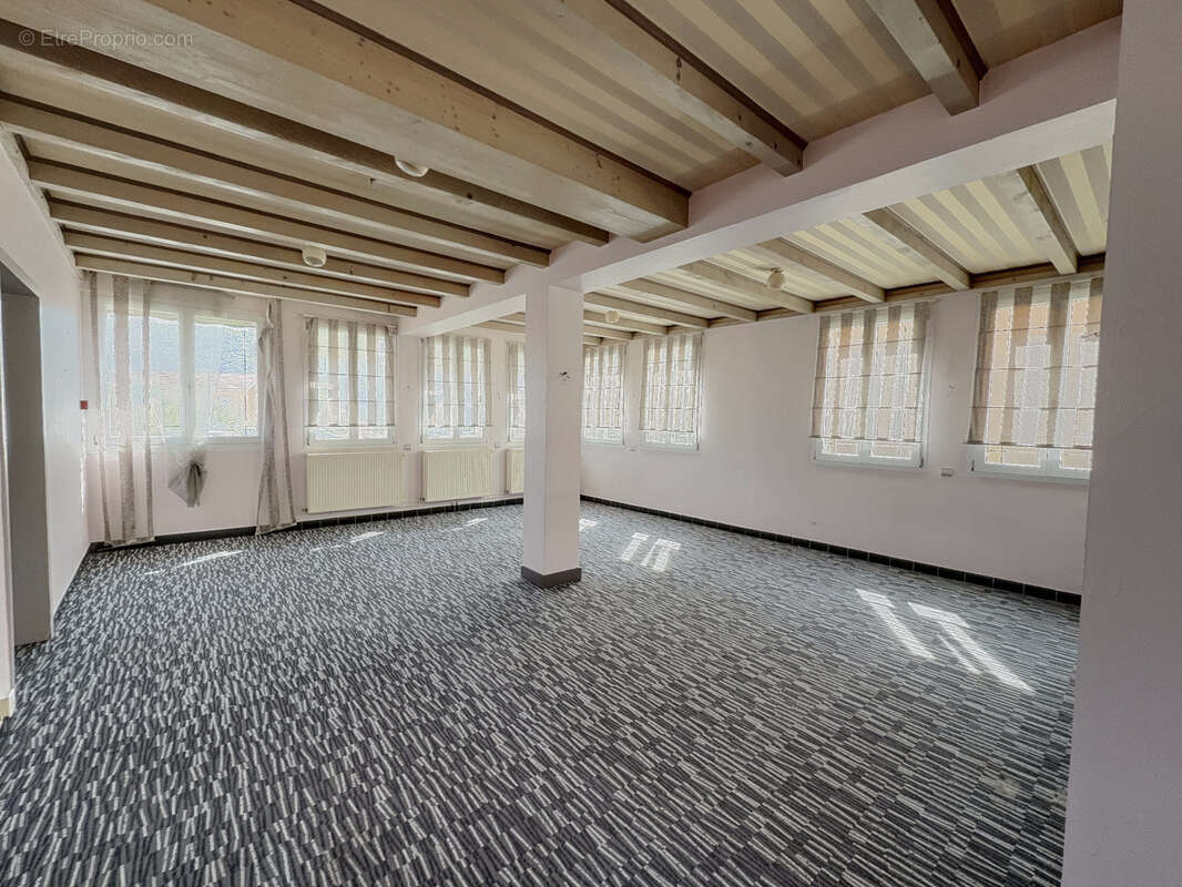 Commerce à PONT-DE-ROIDE