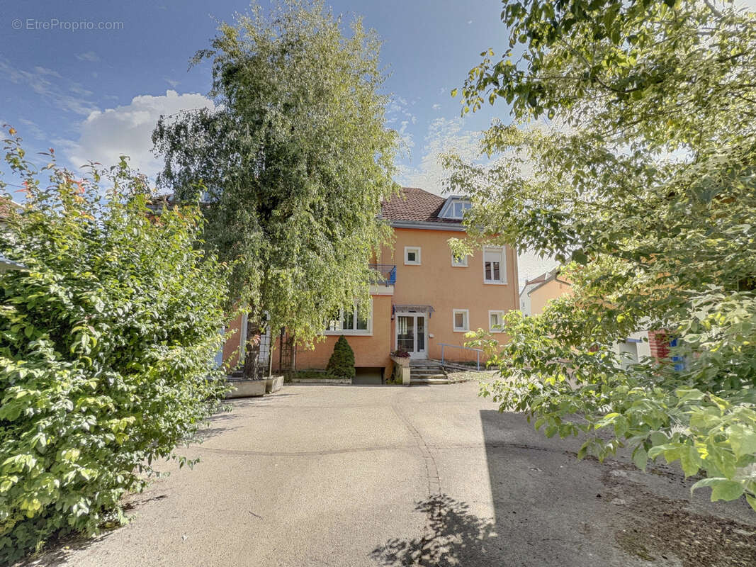 Commerce à PONT-DE-ROIDE