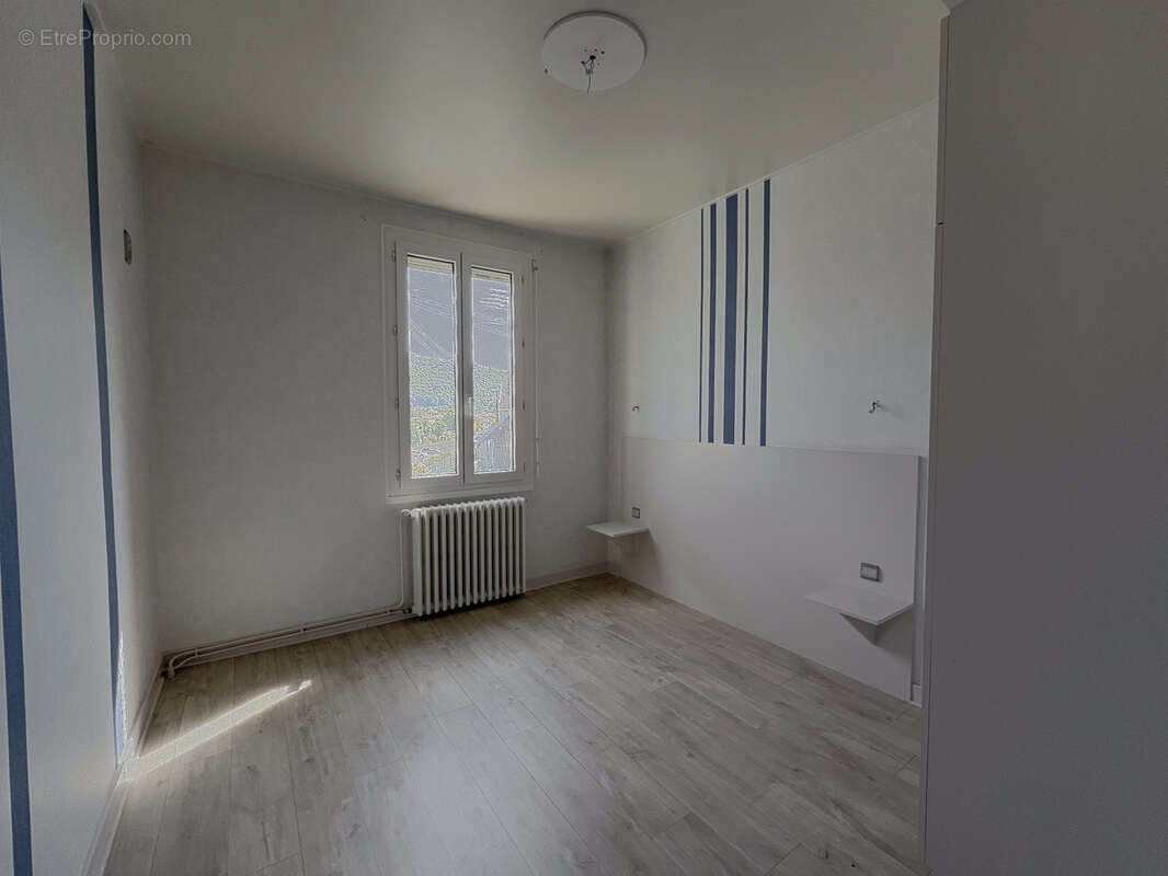 Commerce à PONT-DE-ROIDE