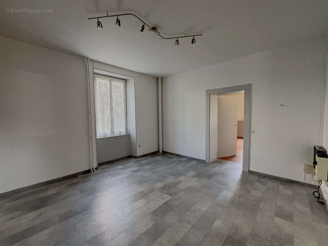 Commerce à PONT-DE-ROIDE