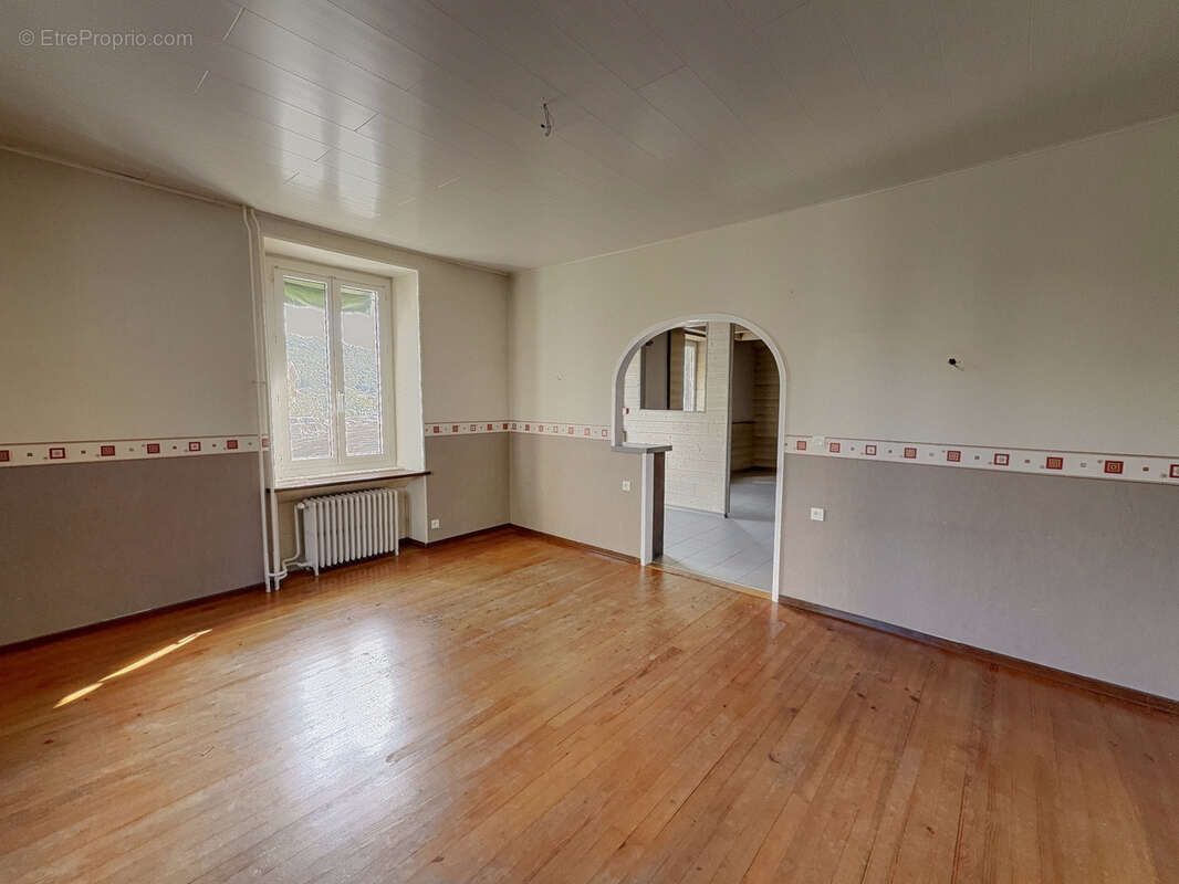 Commerce à PONT-DE-ROIDE