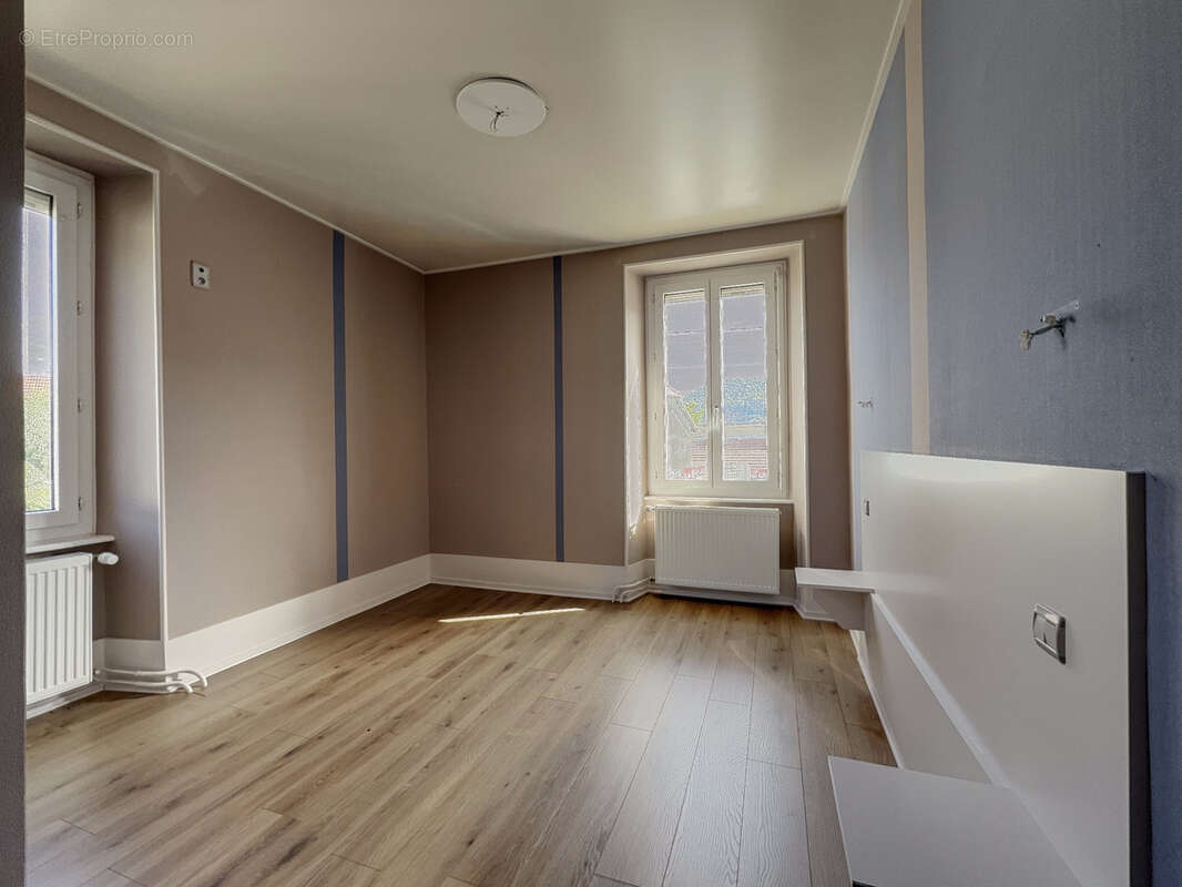 Commerce à PONT-DE-ROIDE