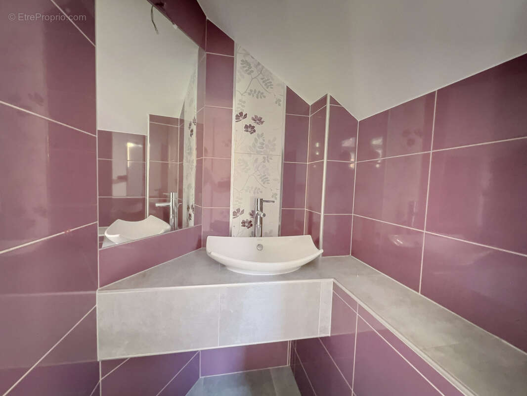 Commerce à PONT-DE-ROIDE