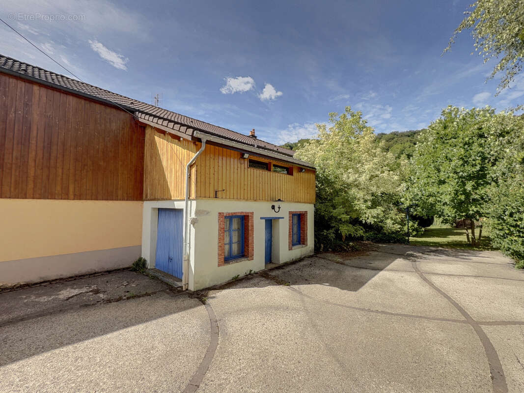 Commerce à PONT-DE-ROIDE