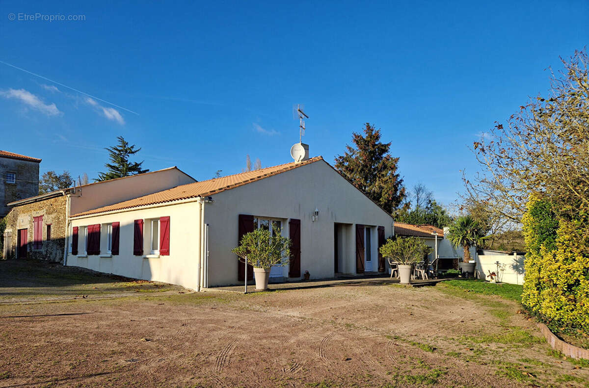 Maison à ROCHESERVIERE