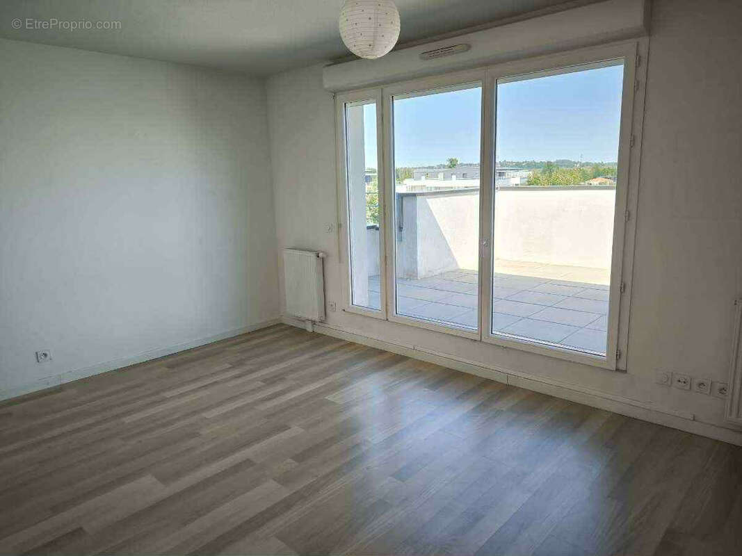 Appartement à VILLENAVE-D&#039;ORNON