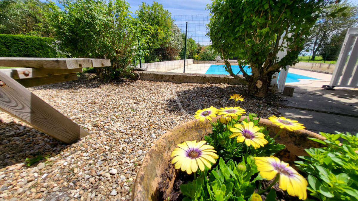 Maison à MORTAGNE-SUR-GIRONDE