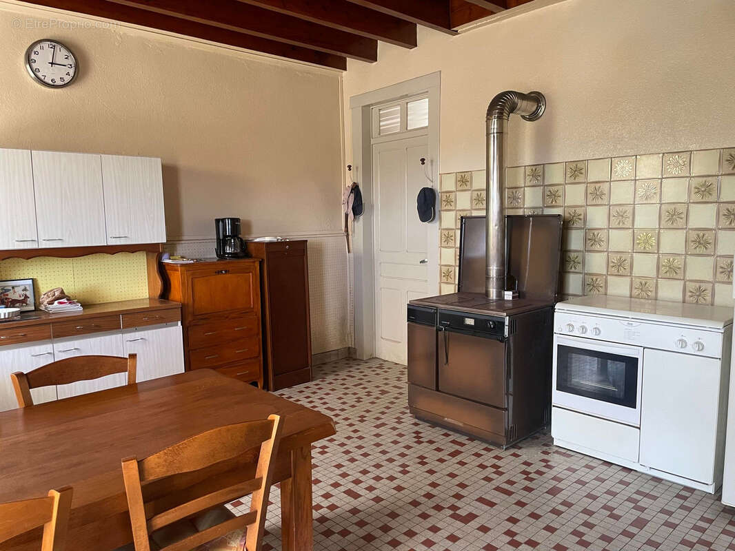 Maison à SAINT-PRIEST-LA-PRUGNE