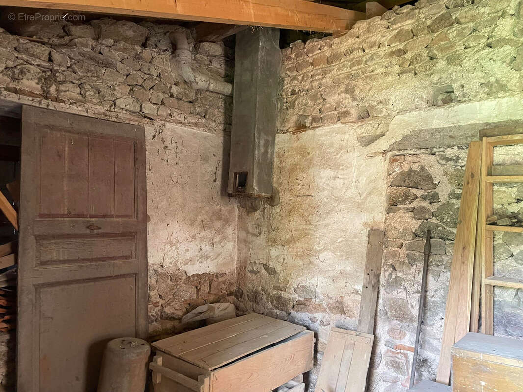 Maison à SAINT-PRIEST-LA-PRUGNE