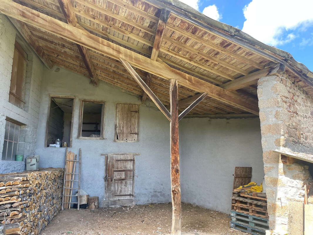 Maison à SAINT-PRIEST-LA-PRUGNE