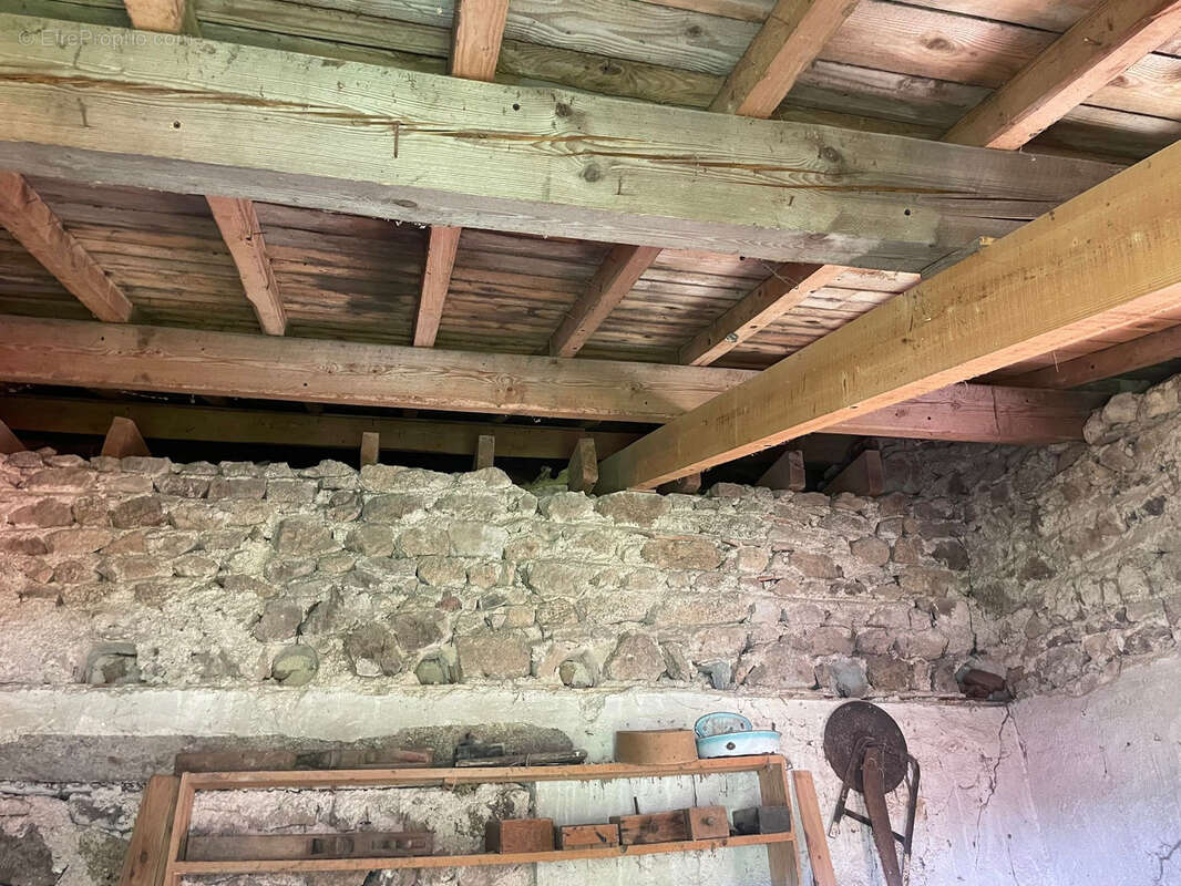 Maison à SAINT-PRIEST-LA-PRUGNE