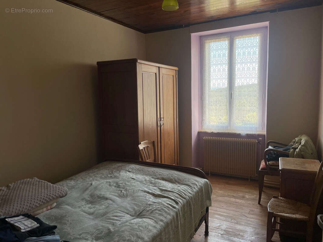 Maison à SAINT-PRIEST-LA-PRUGNE