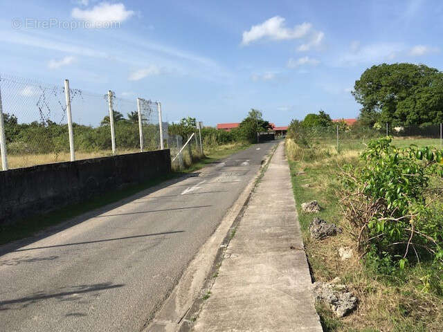 Terrain à PETIT-CANAL