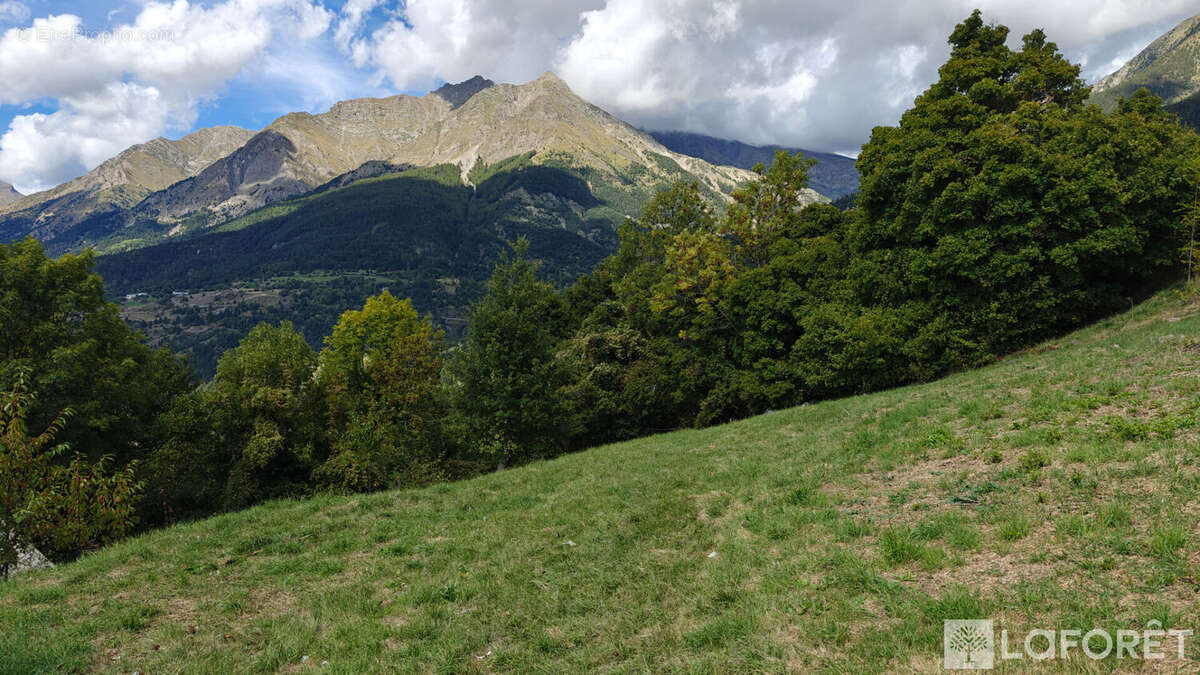 Terrain à PUY-SAINT-EUSEBE