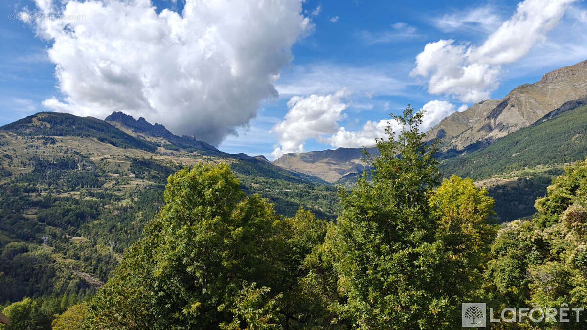 Terrain à PUY-SAINT-EUSEBE
